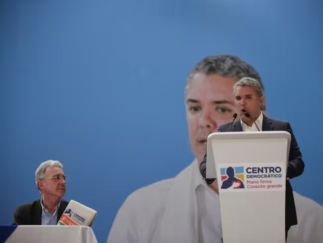 Álvaro Uribe (izquierda) e Iván Duque (derecha). Foto: Colprensa.