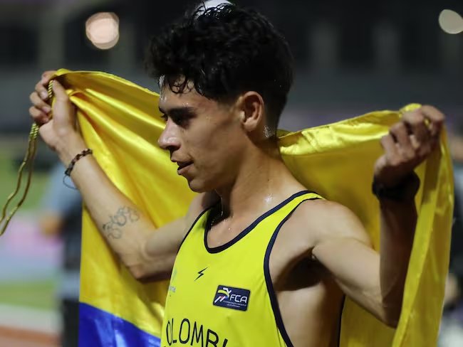 Pedro Marín ganó el oro en los 5.000 metros de los en Panamericanos Junior e impuso récord. Foto: Comité Olímpico Colombiano.
