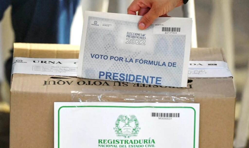 ¡A manos llenas! Los precandidatos a la presidencia de Colombia que más invierten en su campaña