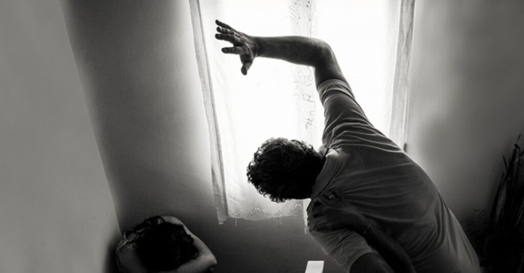 Capturan a sujeto señalado de brutal golpiza a su hijastro de cuatro años en Medellín