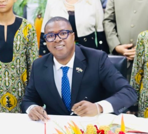 Imputan a exembajador de Colombia en Ghana por violencia intrafamiliar y delitos sexuales