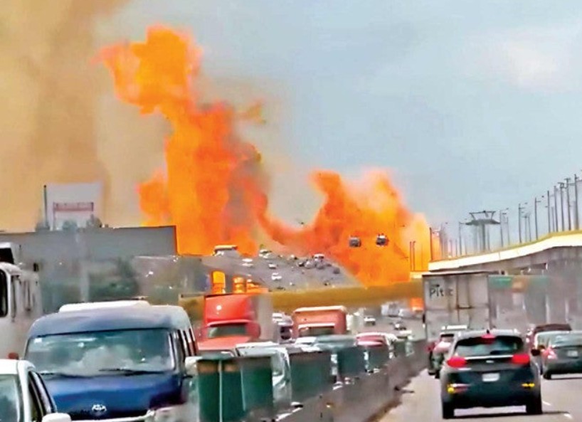 Asciende a 17 el número de muertos por explosión de camión cisterna en México