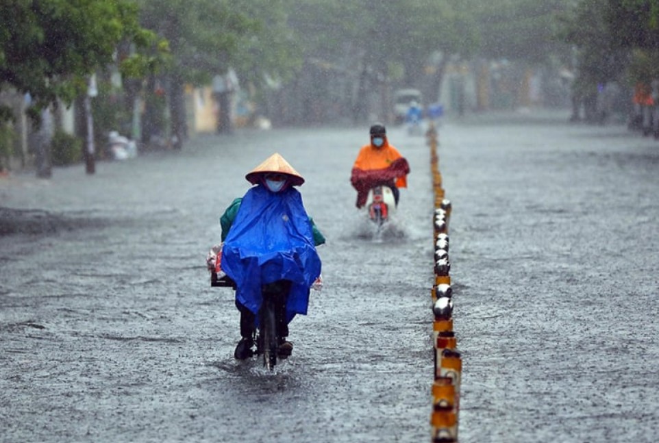 Vietnam suspende vuelos y evacúa miles de personas por el paso de la tormenta tropical Bualoi
