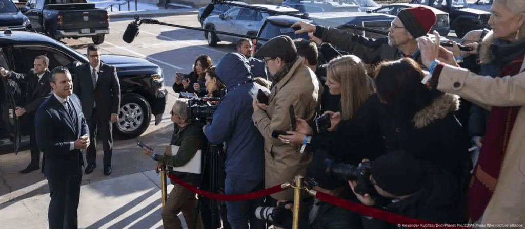 Pete Hegseth, secratario del departamento de Defensa es el encargado de aplicar la nueva medida contra la cobertura periodística dentro del Pentágono. Foto: Alexander Kubitza/Dod/Planet Pix/ZUMA Press Wire