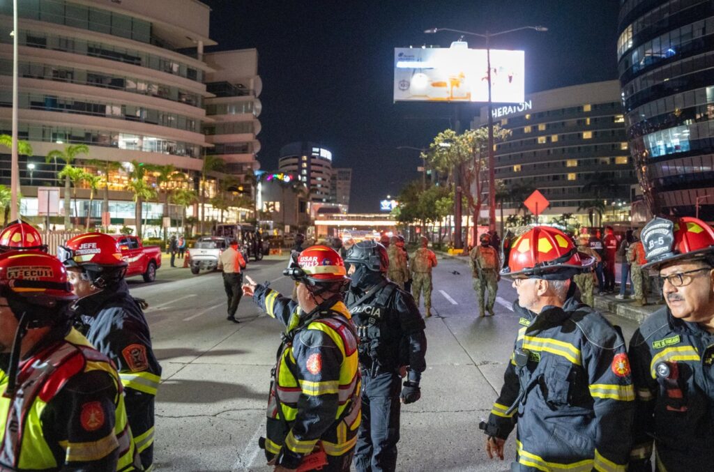 Explosión con carrobomba sacude la zona financiera de Guayaquil: un muerto y 30 heridos