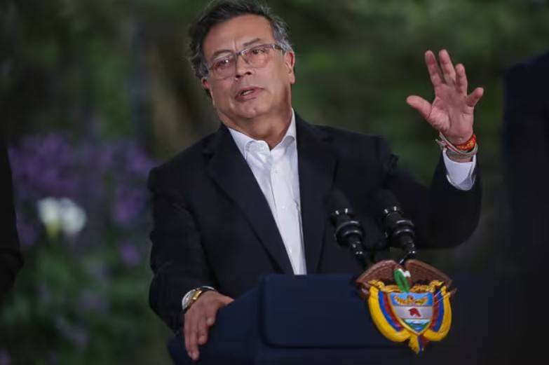 Petro cuestiona absolución de Uribe y advierte sobre posible “nuevo cartel de la toga”