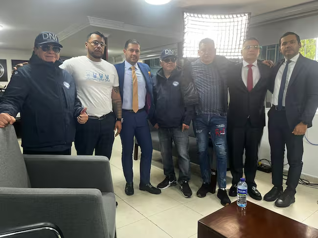 Firma del acuerdo entre ambas bandas delictivas Foto: W Radio