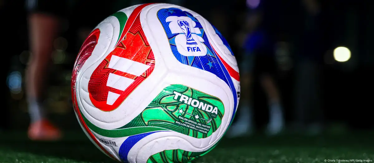 El balón Trionda, diseñado por Adidas, fue presentado en un evento en Nueva York. Foto: Charly Triballeau/AFP/Getty Images