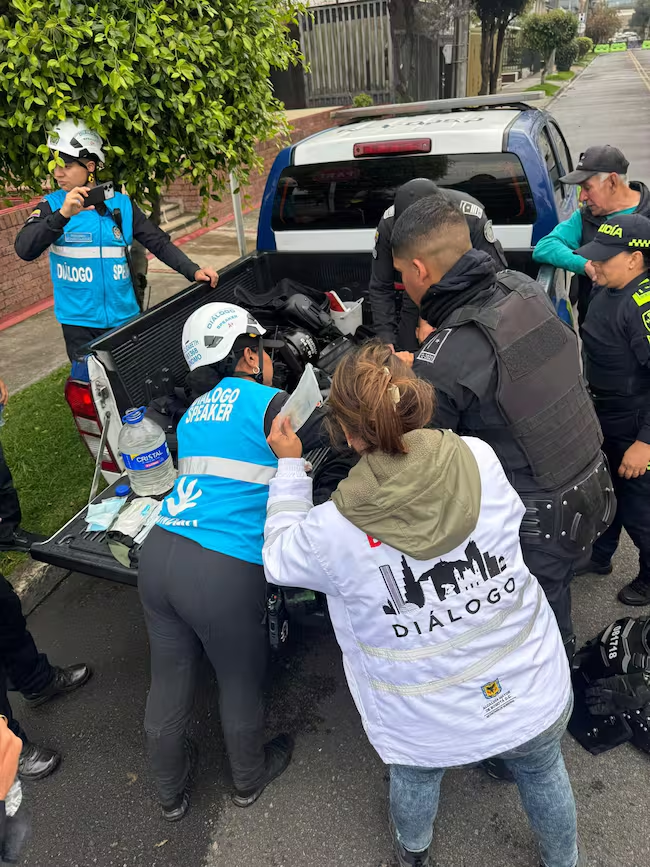 Los policías heridos presentan lesiones en cara, brazos y piernas Foto: wradio