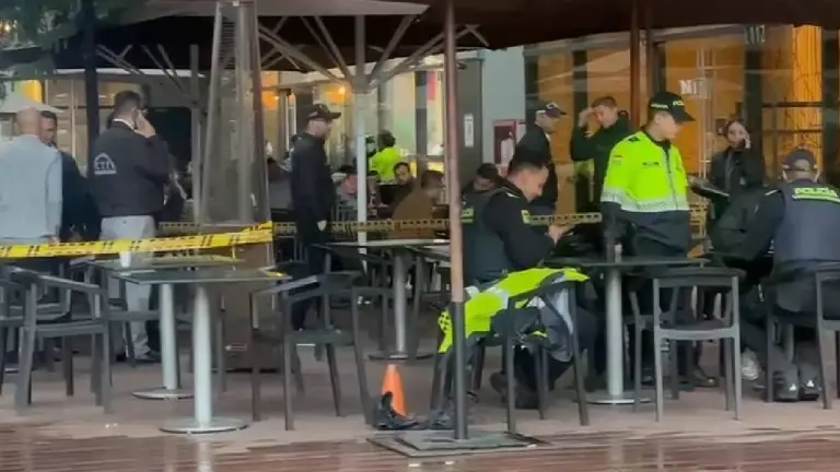 Sicariato en restaurante de Bogotá, frente a la Fiscalía Foto: captura de video suministrado vía bluradio