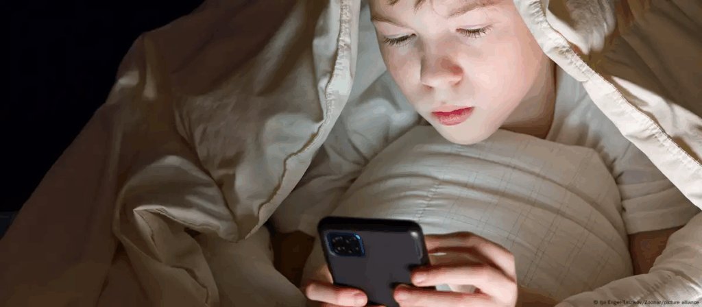 En un estudio reciente en Alemania sobre el uso adictivo de las redes sociales provoca en los jóvenes genera ansiedad y depresión. Foto: Ilja Enger-Tsizikov/Zoonar via dw