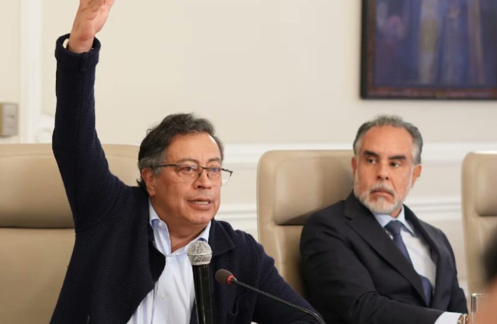 Petro salió en defensa de ministro Benedetti tras allanamiento a su vivienda