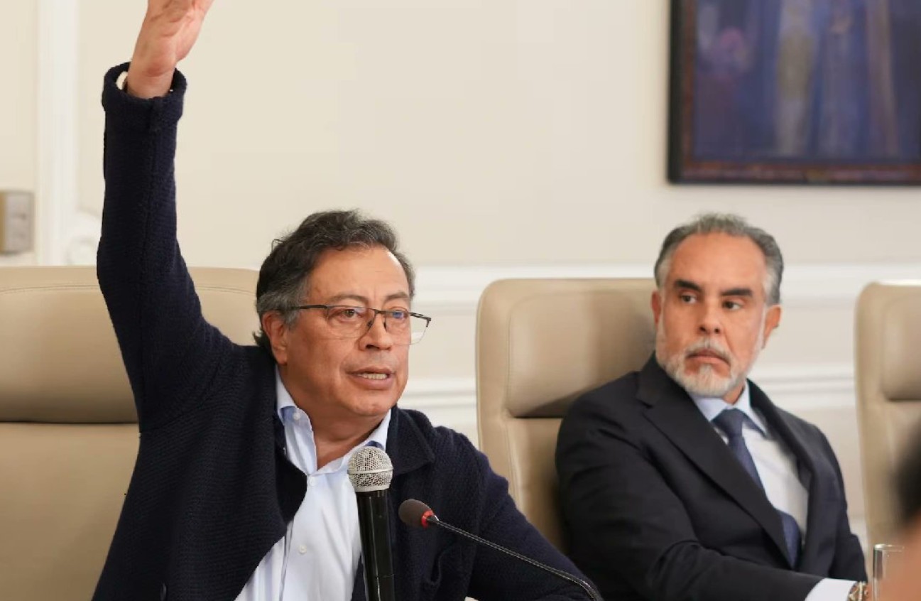 Petro salió en defensa de ministro Benedetti tras allanamiento a su vivienda