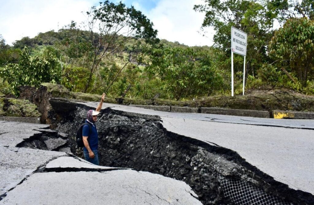 Así se ve la Transversal del Carare, destruída por falla geológica en Santander