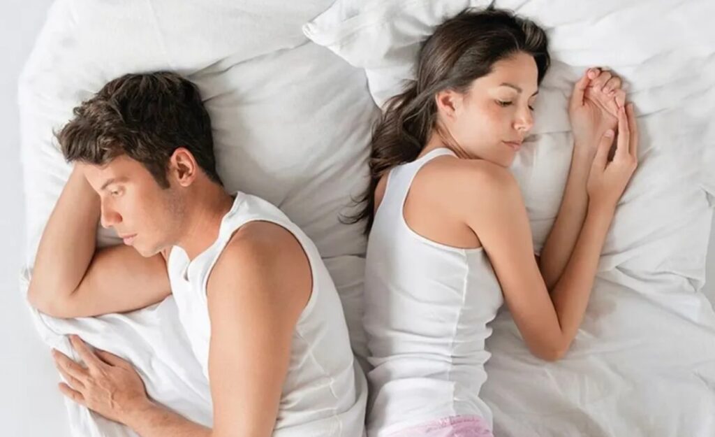 Las razones por las que cada vez más personas en edad juvenil tienen menos sexo en el mundo