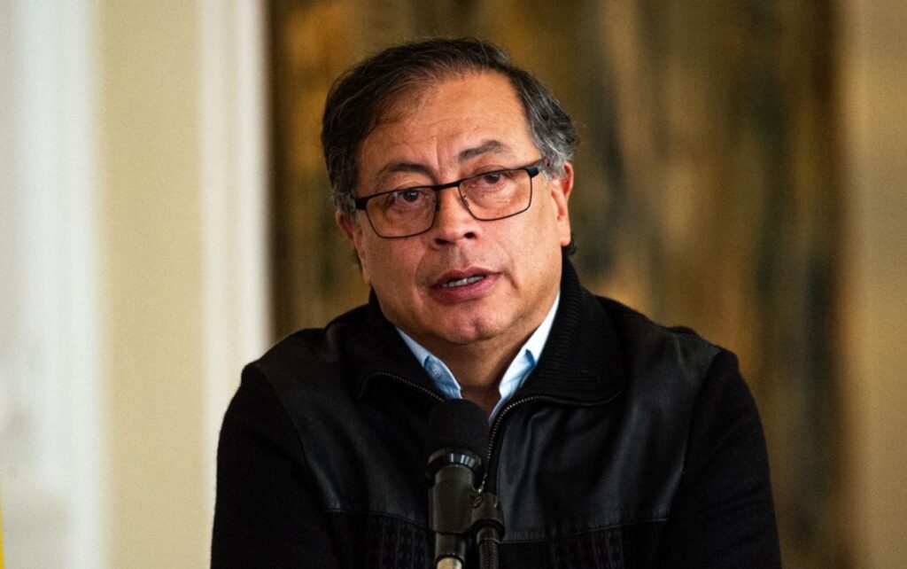 Petro pide peritaje forense a los chats que involucran a altos oficiales con disidencias de las Farc