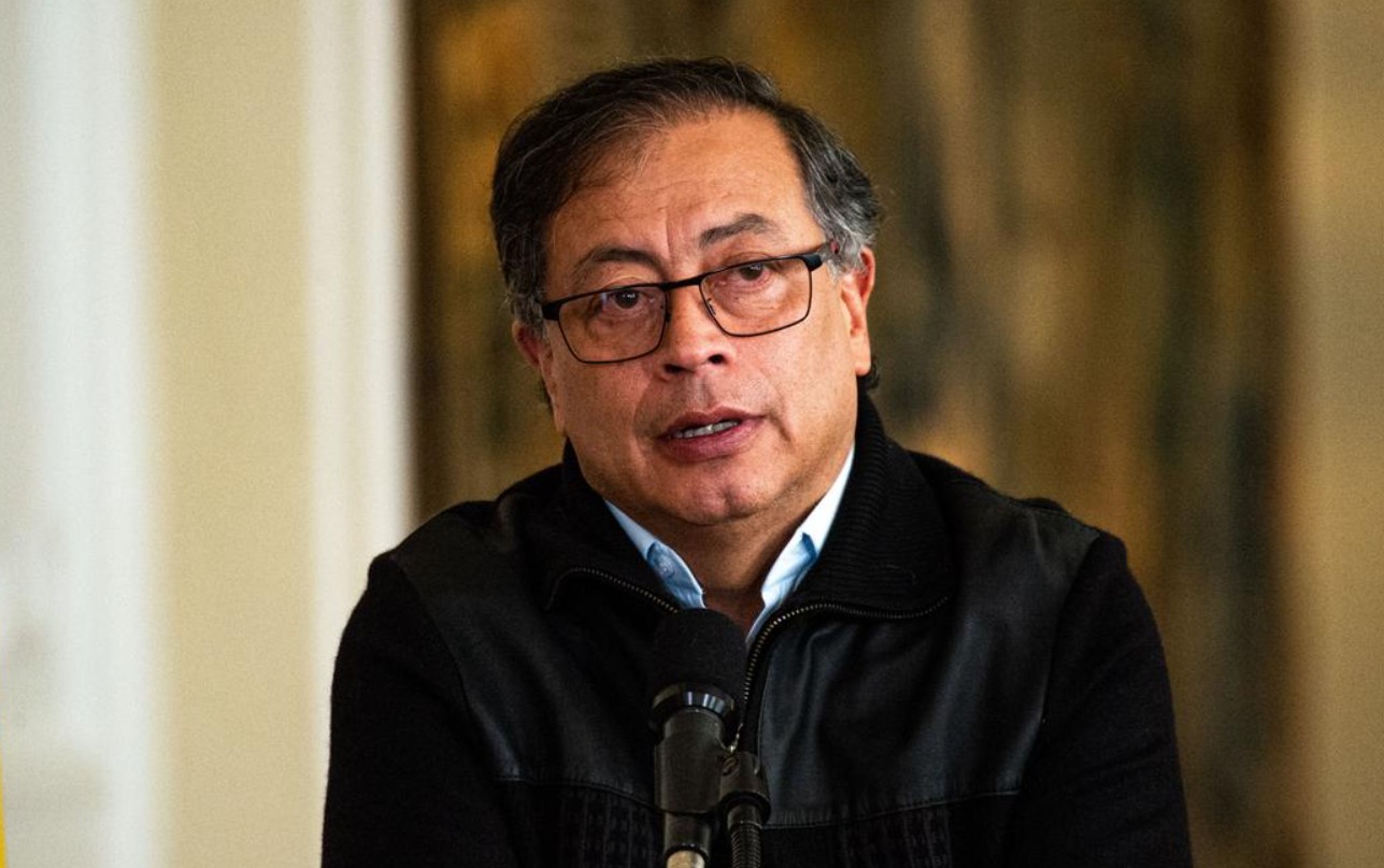 Petro pide peritaje forense a los chats que involucran a altos oficiales con disidencias de las Farc
