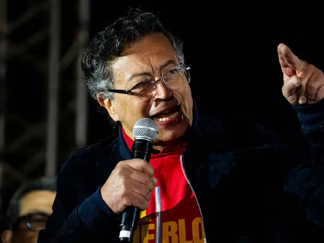 Gustavo Petro en la Plaza de Bolívar en Bogotá, el 24 de octubre del 2025. Foto: Wradio