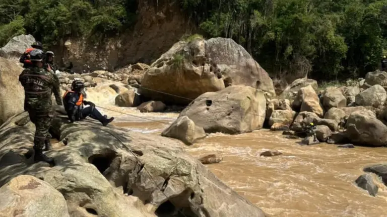 Tragedia por creciente súbita en Silvania, Cundinamarca Foto: X: @JorgeEmilioRey via bluradio