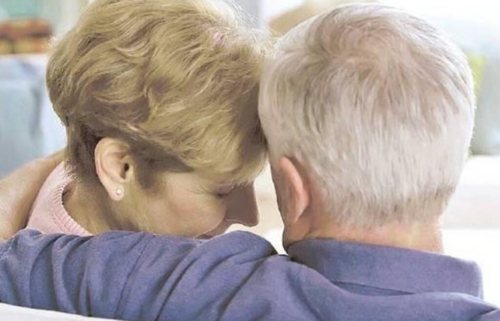 Médico argentino habla sin tabú del derecho a una sexualidad plena en la tercera edad