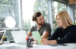 Romances en el trabajo: cómo manejar el amor sin poner en riesgo la carrera profesional