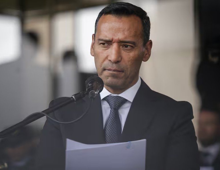 Radican moción de censura contra el MinDefensa por muerte de 15 menores en bombardeos