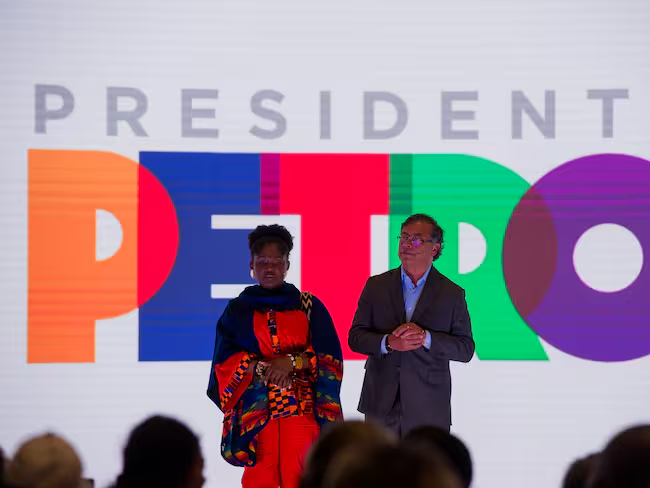 Gustavo Petro y Francia Márquez en campaña para las elecciones presidenciales de 2022 por el Pacto Histórico. Foto: Sebastián Barros / NurPhoto via Getty Images / NurPhoto