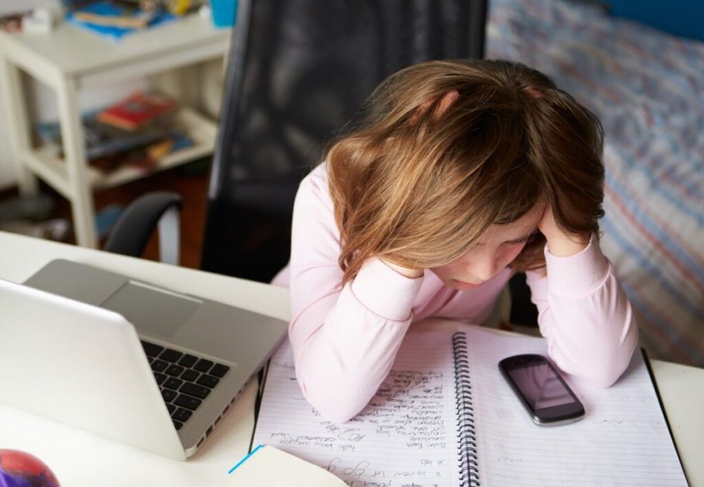 Ministerio TIC lanza estrategia para prevenir el cyber bullying