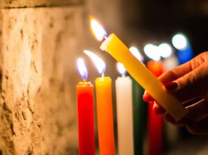 Así es el ritual del Día de Velitas, la tradición que marca el inicio de la Navidad