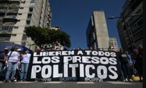 ONG cuestionan excarcelaciones de presos políticos en Venezuela por falta de garantías