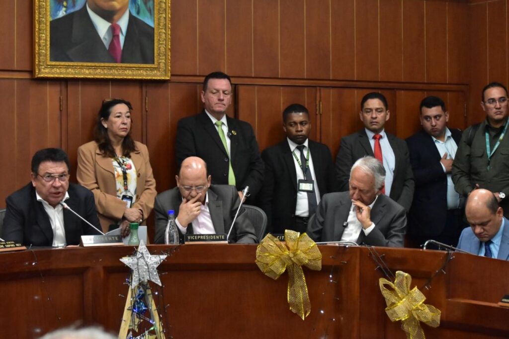 Comisión Séptima del Senado hunde la reforma a la salud y el Gobierno apuesta por la apelación en plena crisis nacional