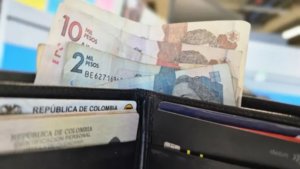 Salario mínimo podría ser decretado por el gobierno nacional Foto: Bluradio