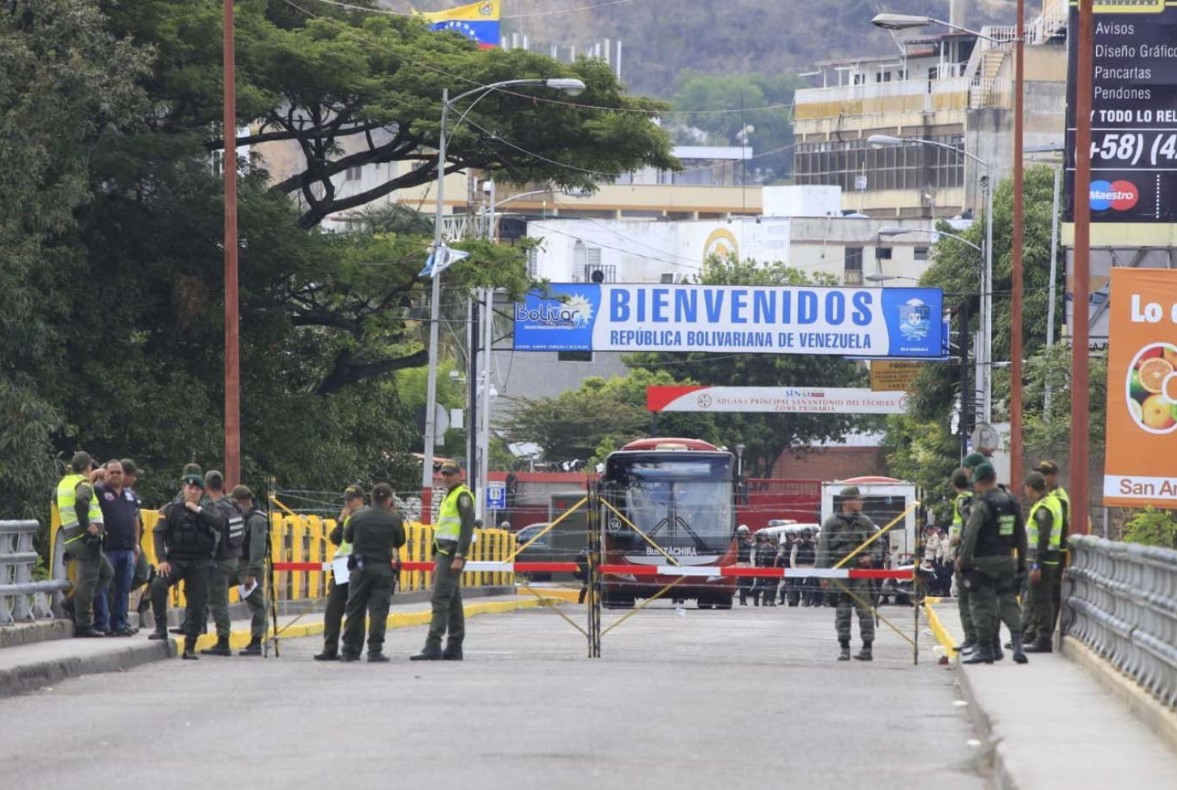 Gustavo Petro ordena despliegue militar en la frontera tras intervención a Venezuela