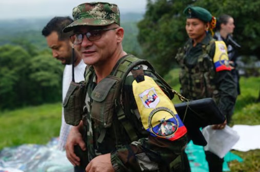 Iván Mordisco llama a unificar grupos armados y MinDefensa responde: “busca refugio en carteles para no ser capturado”