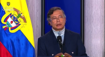 Petro defiende aumento del salario mínimo del 23,7 % y anuncia tope para la vivienda VIS