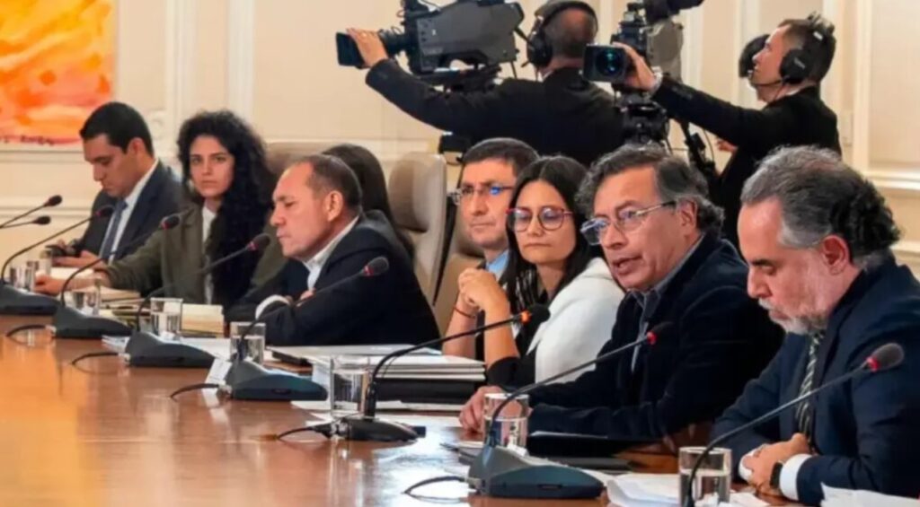 Radican queja disciplinaria contra ministros de Petro por no responder al Congreso sobre emergencia económica