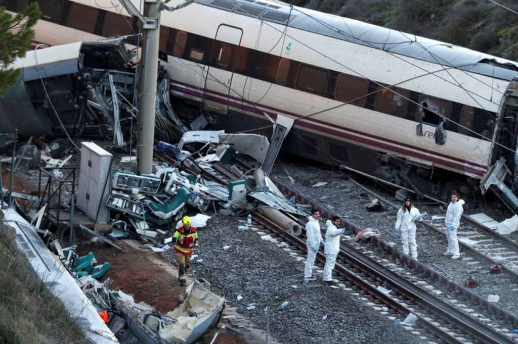 Tragedia ferroviaria en España: choque de trenes de alta velocidad deja al menos 39 muertos en Andalucía