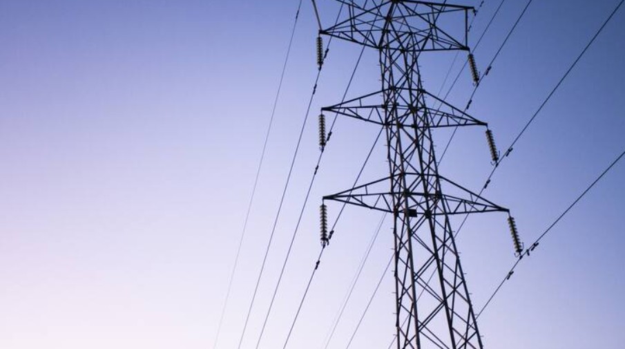 Colombia suspende venta de energía a Ecuador y anuncia aranceles del 30 % en medio de tensión comercial