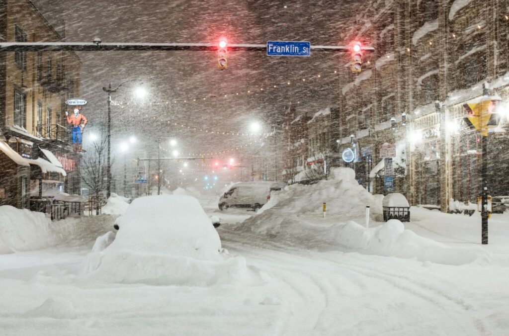 Tormenta invernal histórica en EE.UU. deja al menos 10 muertos y caos en el sur del país