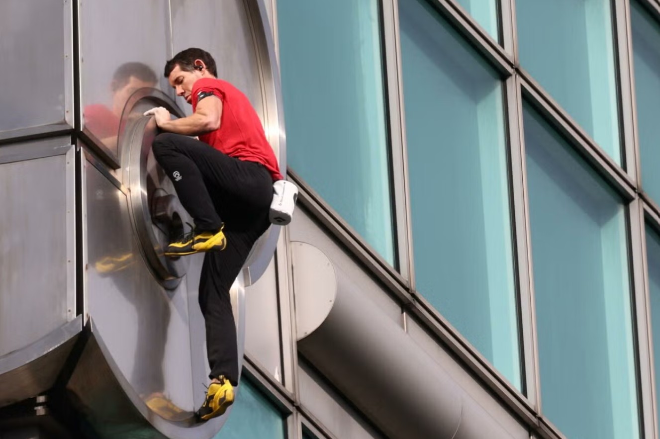 ¿Cuánto vale la vida? Revelan cuánto cobró Alex Honnold por escalar el rascacielos Taipei 101 sin arnés y en vivo por Netflix