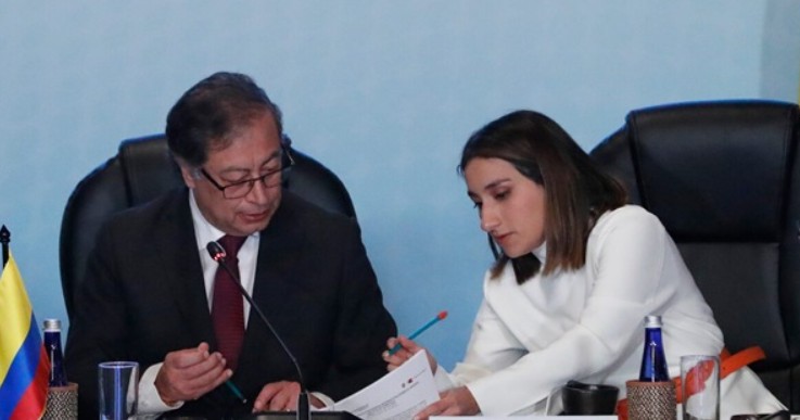 Choque entre Petro y Laura Sarabia por presuntos saqueos en la salud