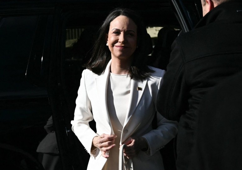 Donald Trump recibe la medalla del Nobel de la Paz de la opositora venezolana María Corina Machado