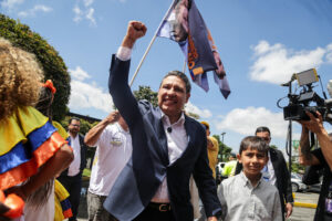 Mauricio Lizcano es el segundo candidato en inscribir su nombre a las presidenciales