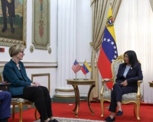 Reunión entre Delcy Rodríguez y enviada de EE. UU. Laura Dogu marca nuevo capítulo en relaciones bilaterales