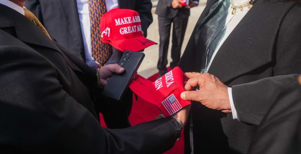 Gustavo Petro modifica el regalo de Trump y promueve la unidad de las Américas