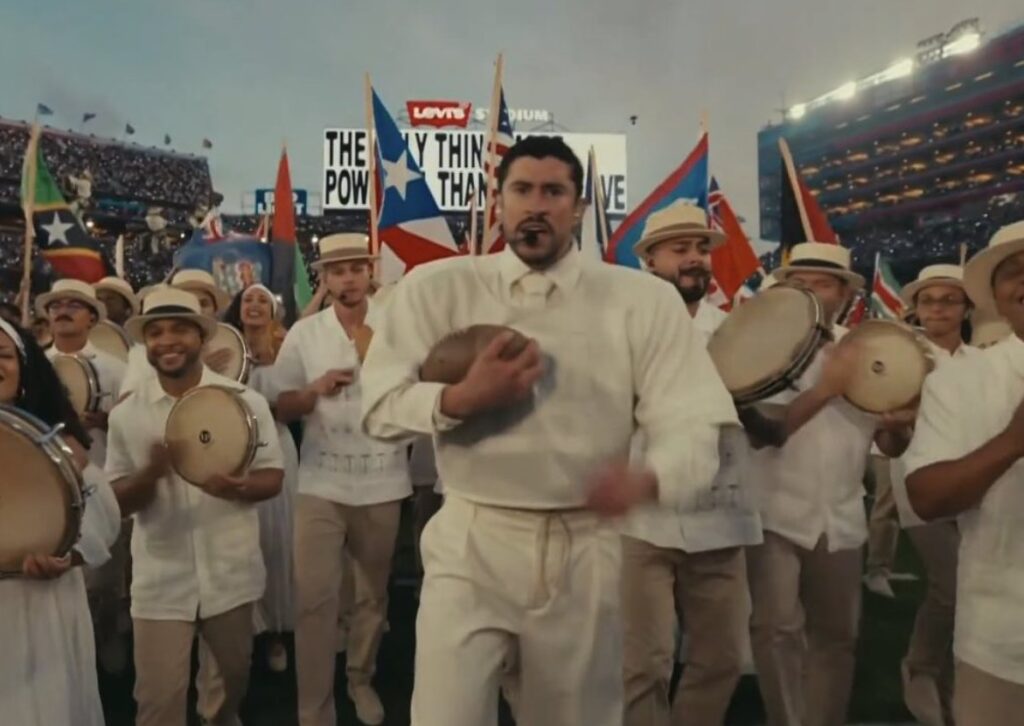 Bad Bunny desata euforia en el Super Bowl LX con un show cargado de símbolos latinos y críticas desde el trumpismo