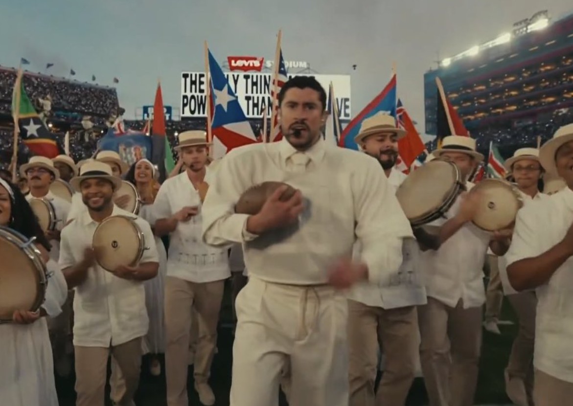 Bad Bunny desata euforia en el Super Bowl LX con un show cargado de símbolos latinos y críticas desde el trumpismo