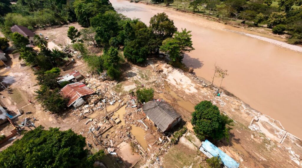 Lluvias siguen dejando devastación en Colombia: más de 33 mil familias afectadas y alertas rojas en varias regiones
