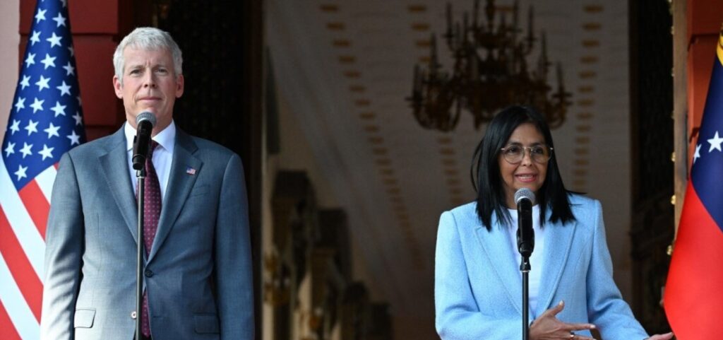 Estados Unidos anuncia fin de sanciones al petróleo venezolano