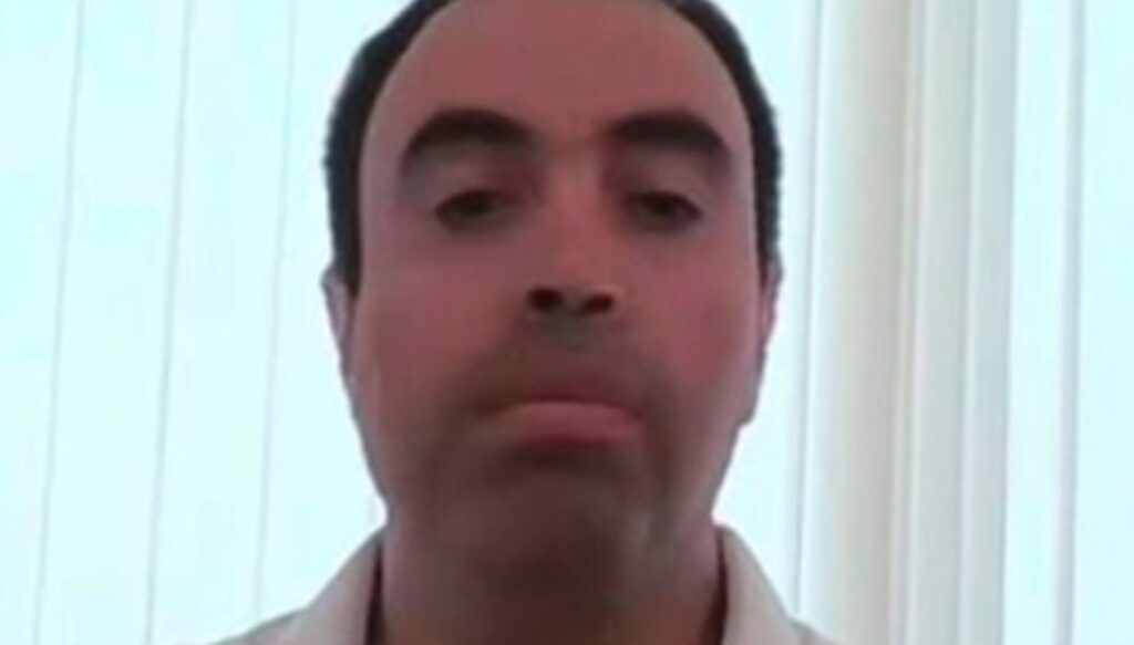 Condenan a anestesiólogo por distraerse en su celular en plena cirugía y causar la muerte de niño de cuatro años